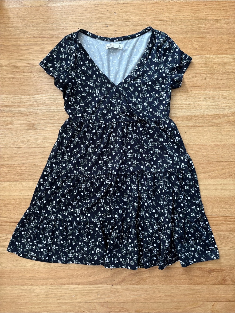 Hollister Navy Floral Short Sleeve V-Neck Dress